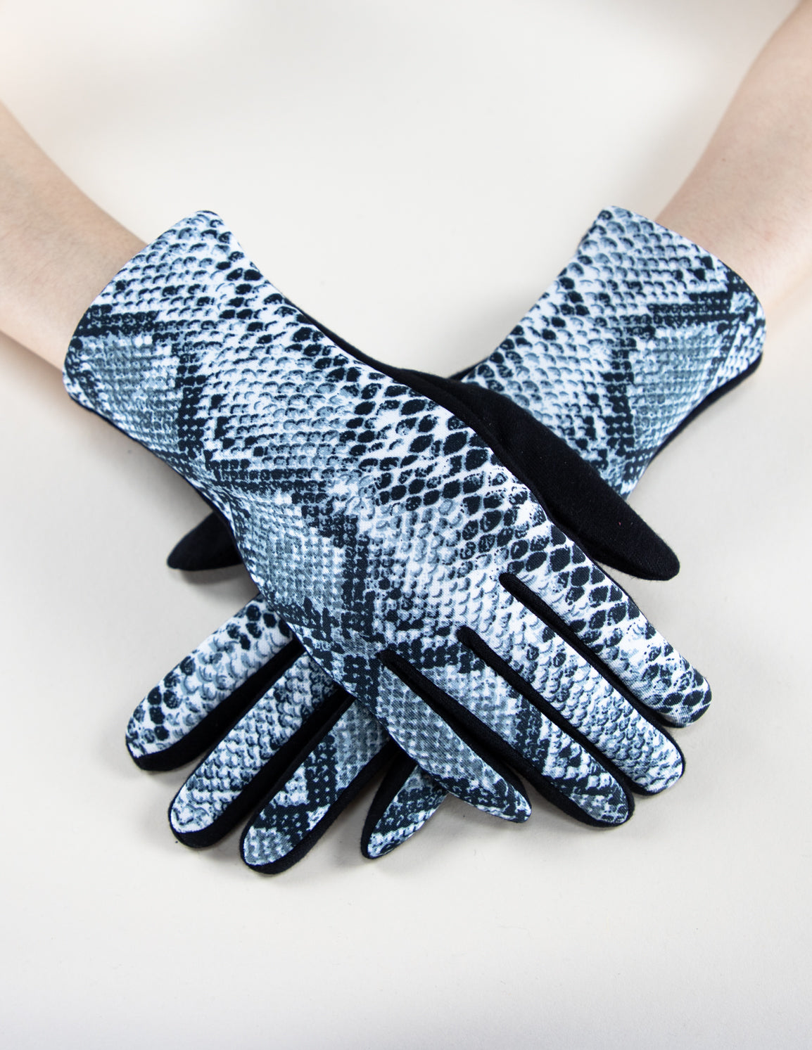 Snake Skin Print Black Gloves
